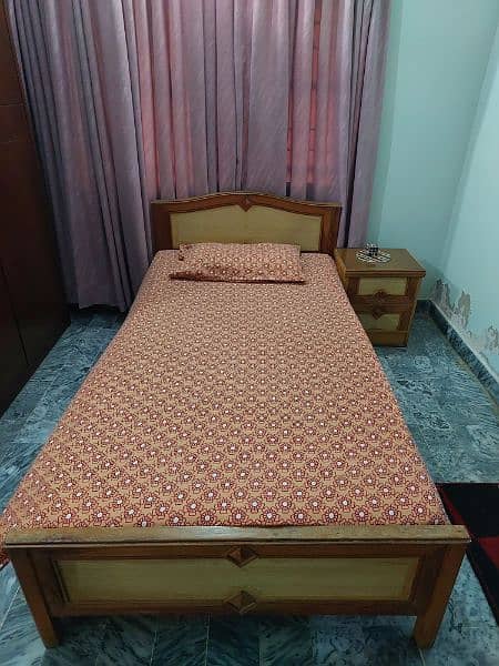 single bed with side tabe and foam 2
