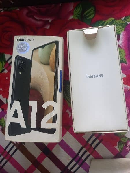samsung  a12. . . one hand use set. . . good performsnce and battery 6