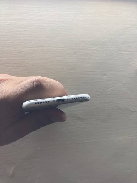 iphone 7[silver] 2