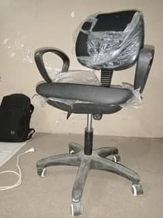"Comfort and Productivity: Executive Office computer Chair for Sale" 0