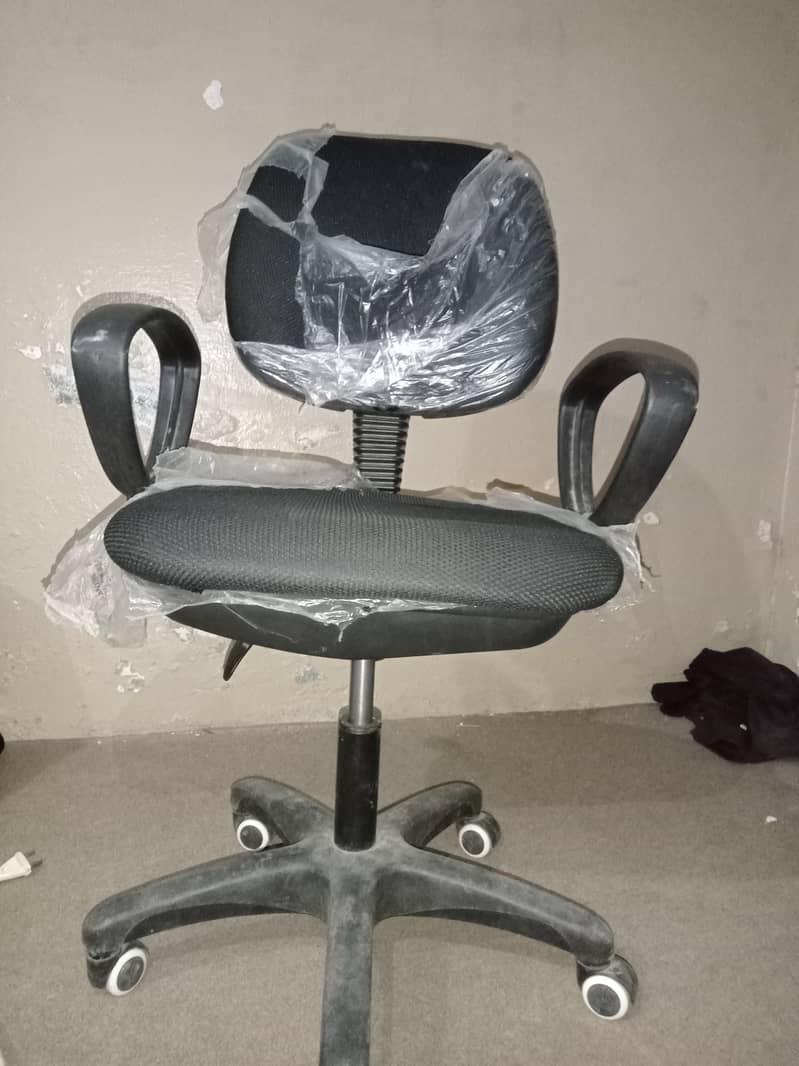 "Comfort and Productivity: Executive Office computer Chair for Sale" 3