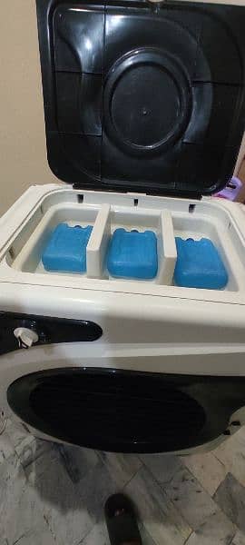 Air cooler with plastic jell bottles 6