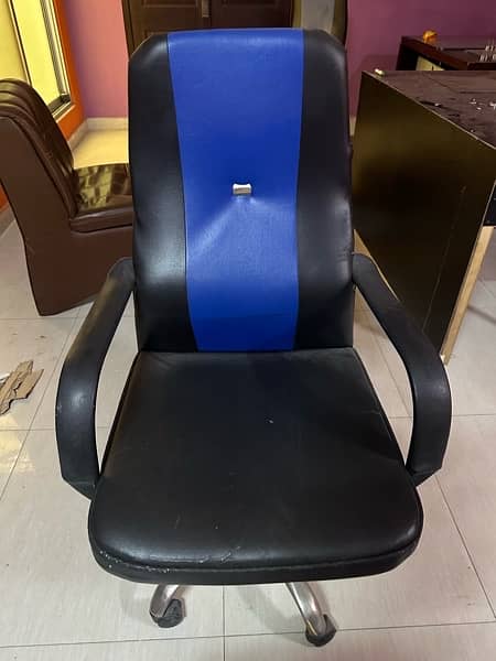 Office Chairs Available For Sale 1