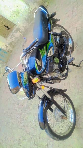 Honda 100 prider for sale good condition with complete document 2