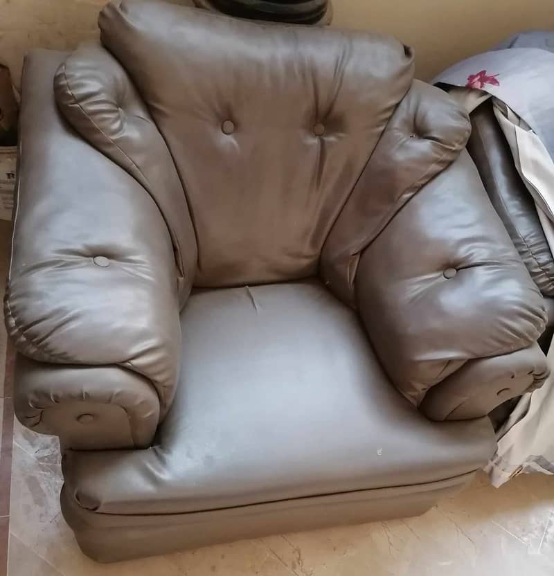 Sofa for sale in good condition Contact on  +923333680980 5