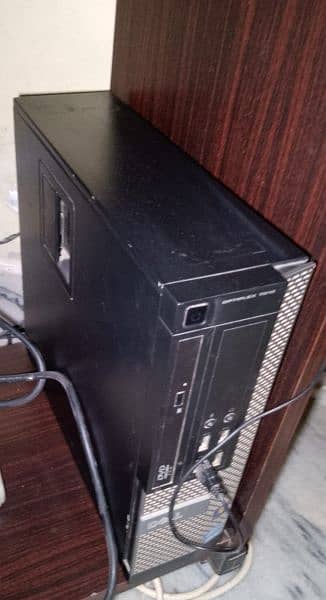 desktop computer with computer table.  contact 03365367326 1