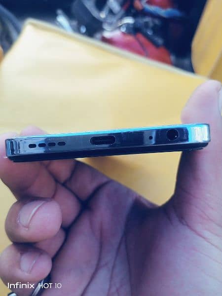 Infinix hot40i with original box and charger 3