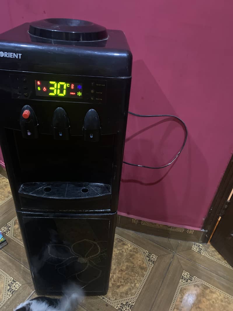 Water dispenser orient 4
