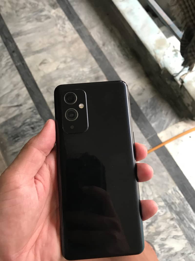 One Plus 9 5g in 9/10 condition 1