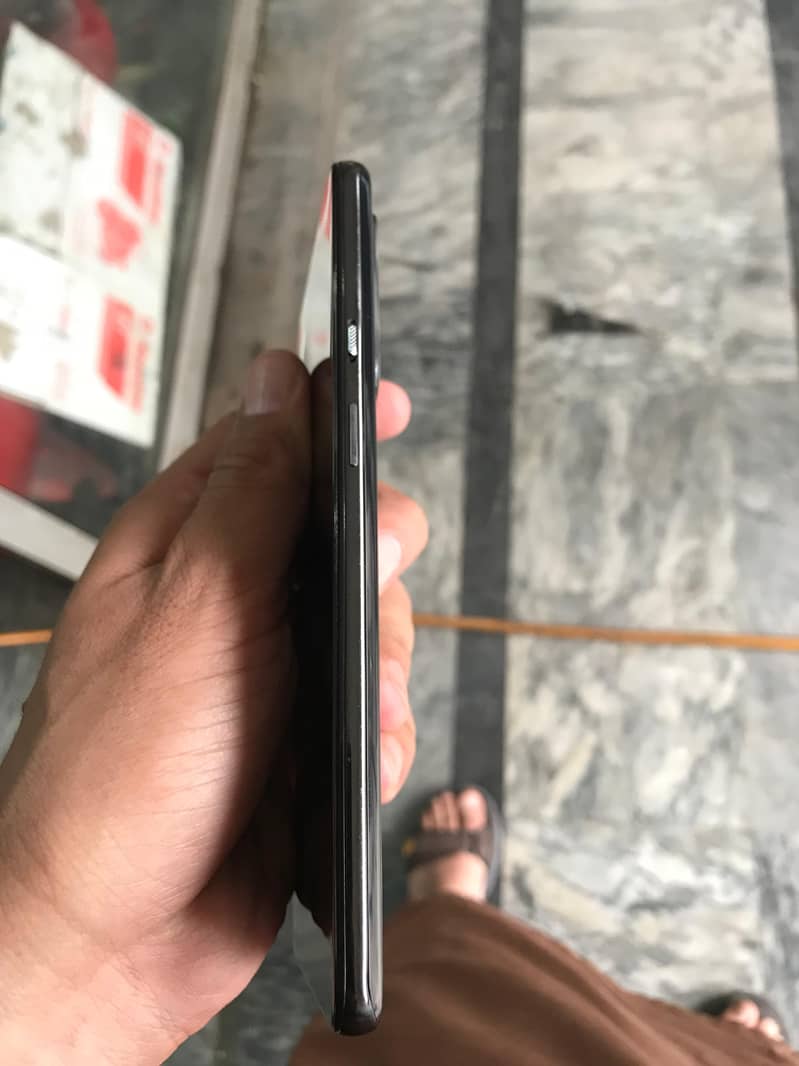 One Plus 9 5g in 9/10 condition 5