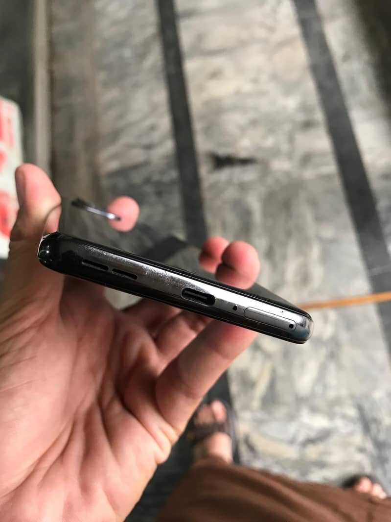 One Plus 9 5g in 9/10 condition 6
