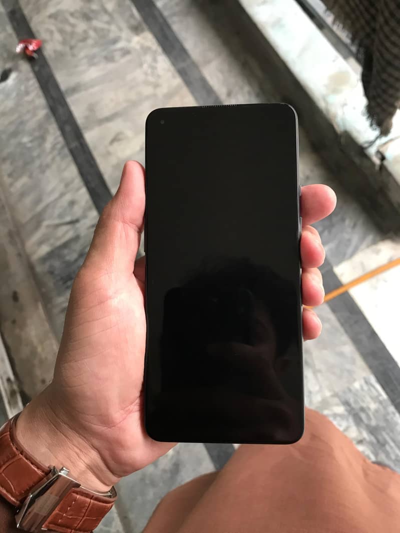 One Plus 9 5g in 9/10 condition 7