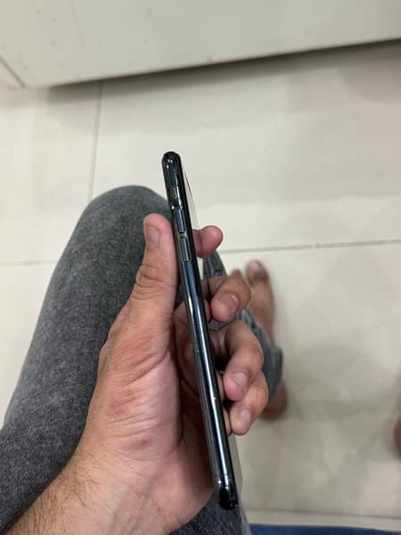 IPHONE 11 PRO MAX 64 GB PTA APPROVED WITH BOX 4