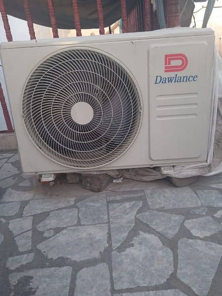 Ac 1.5 ton in new condition used in 1 season only 1