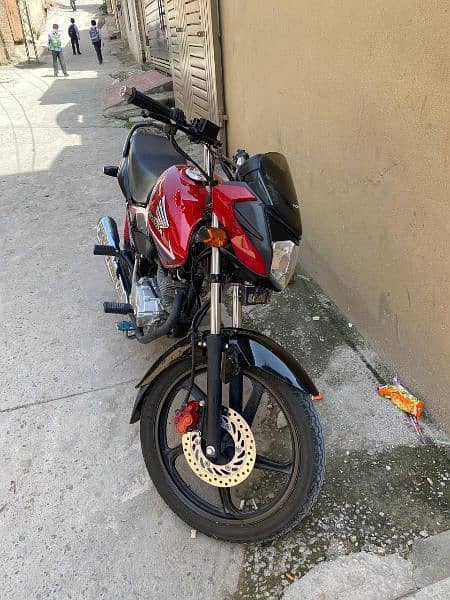 Honda CB 125 F for sale with good condition 03015994441 3