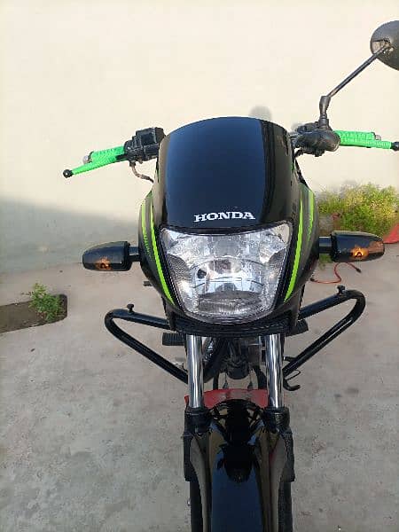 Honda Deluxe 125 Black 2