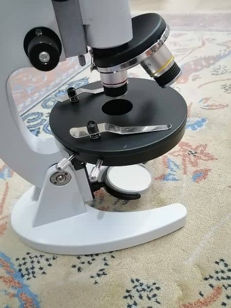 Compound microscope With 100X lens 4