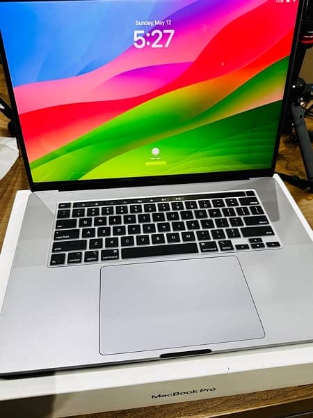 MacBook Pro 16" 2019 (top of line 2019) - 2TB SSD / 64GB RAM / 8G GPU 1