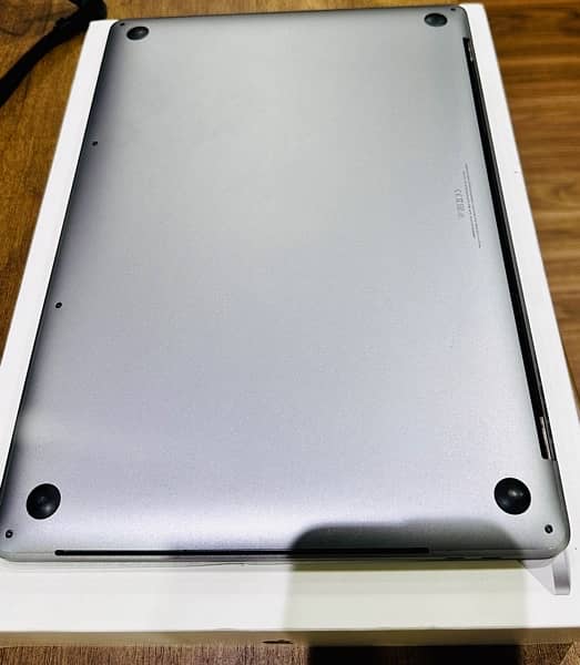 MacBook Pro 16" 2019 (top of line 2019) - 2TB SSD / 64GB RAM / 8G GPU 4