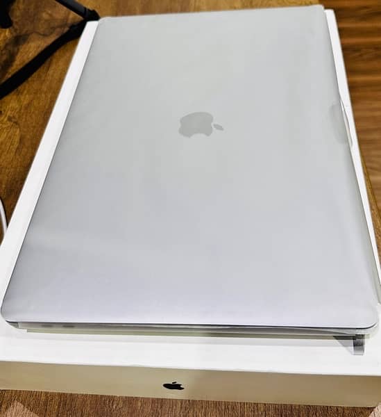 MacBook Pro 16" 2019 (top of line 2019) - 2TB SSD / 64GB RAM / 8G GPU 5