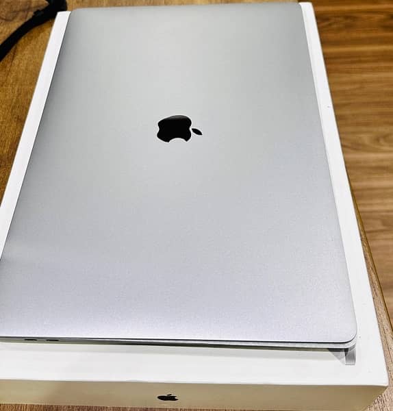MacBook Pro 16" 2019 (top of line 2019) - 2TB SSD / 64GB RAM / 8G GPU 6
