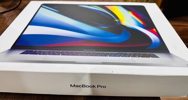 MacBook Pro 16" 2019 (top of line 2019) - 2TB SSD / 64GB RAM / 8G GPU 16