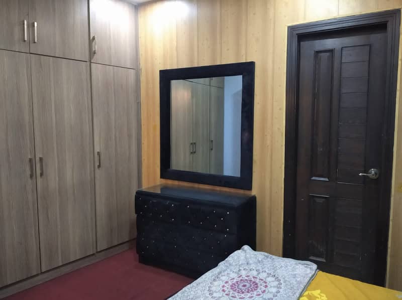Per day flat available in bahria town phase 7 3