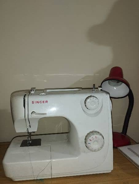 Singer 8280 available for sale in very good condition 0