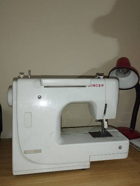 Singer 8280 available for sale in very good condition 2