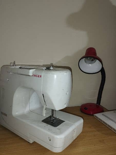 Singer 8280 available for sale in very good condition 3