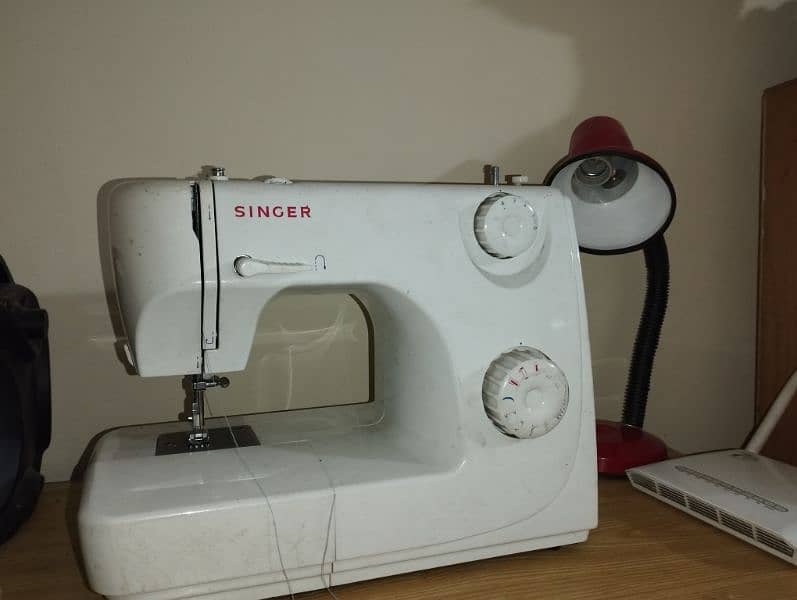 Singer 8280 available for sale in very good condition 4