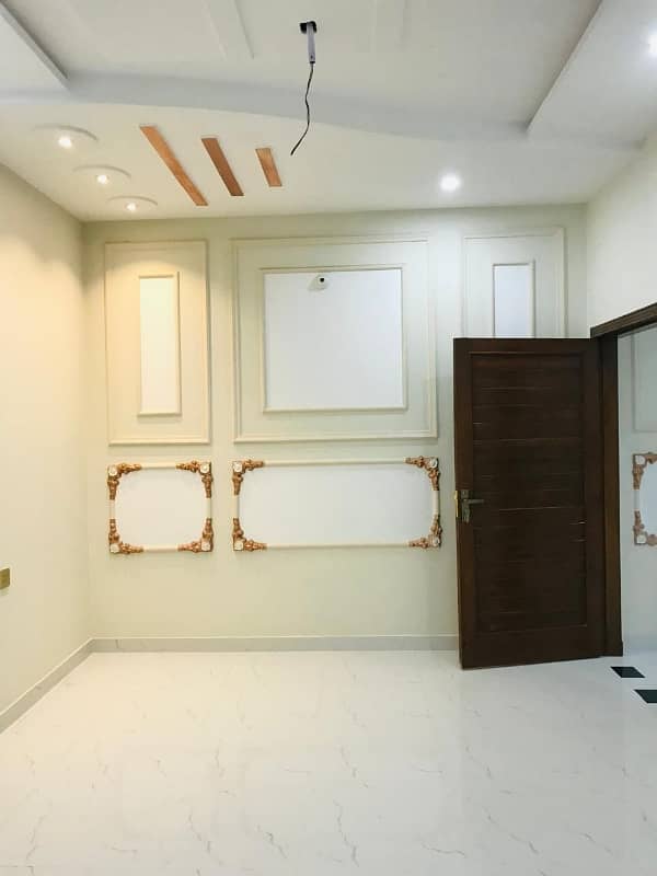 Gorgeous Prime Location 3 Marla House For sale Available In Gulberg Valley 4