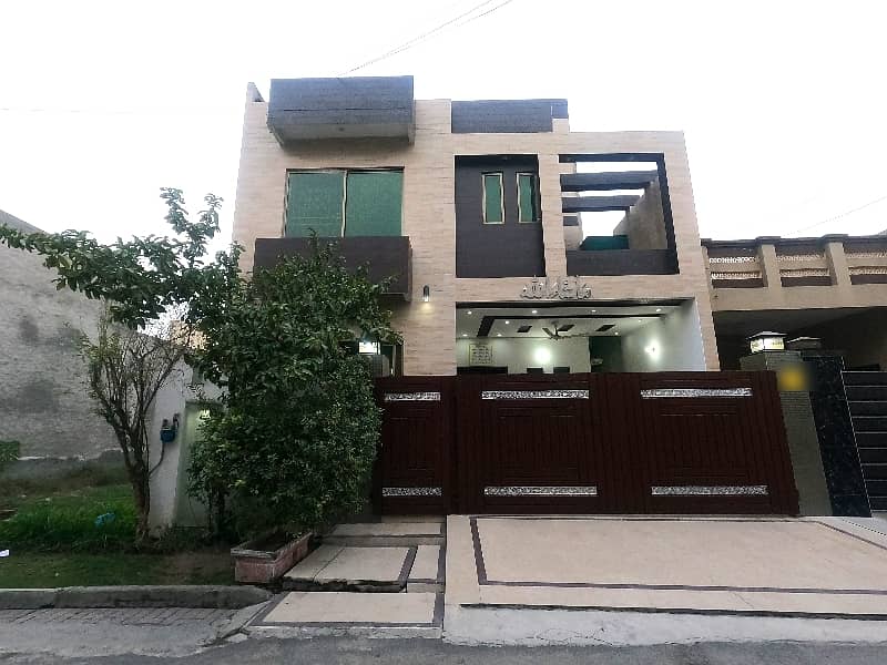 A Stunning House Is Up For Grabs In P & D Housing Society - Block B1 Lahore 0
