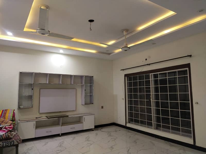 Perfect Prime Location 15 Marla Upper Portion In P & D Housing Society - Block B2 For rent 2