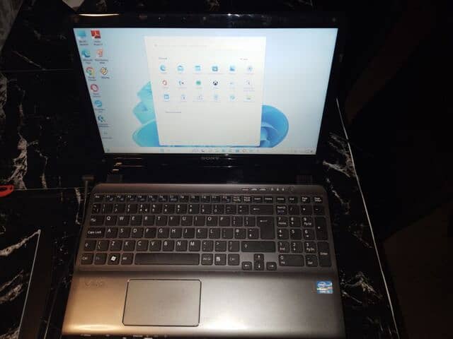 Sony Vaio SVE151G11L 15.6" Laptop I7 (3rd Gen) (8gb/320GB) 1