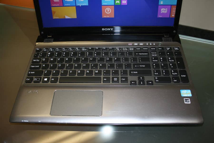 Sony Vaio SVE151G11L 15.6" Laptop I7 (3rd Gen) (8gb/320GB) 2