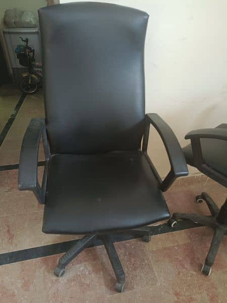 three chairs for sale one big chair and two small chairs ph03478177748 3
