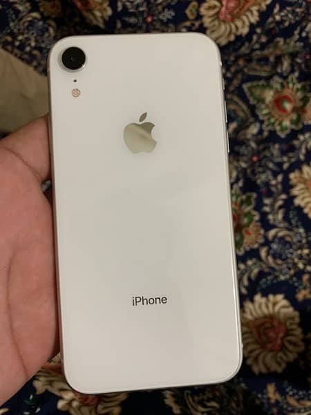 iPhone XR white colour 1