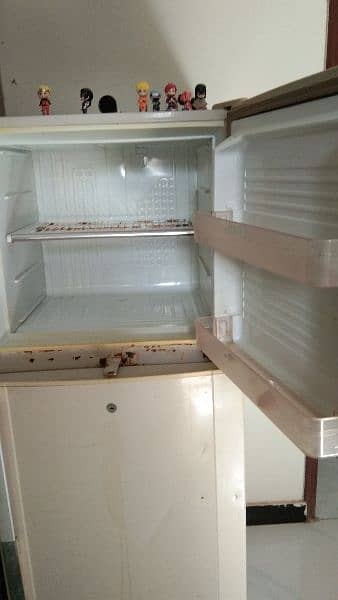 Dawlance refrigerator. 3