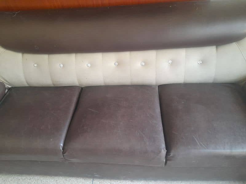 3 seetar sofa  just 1pees good condition 0