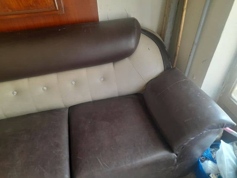3 seetar sofa  just 1pees good condition 2