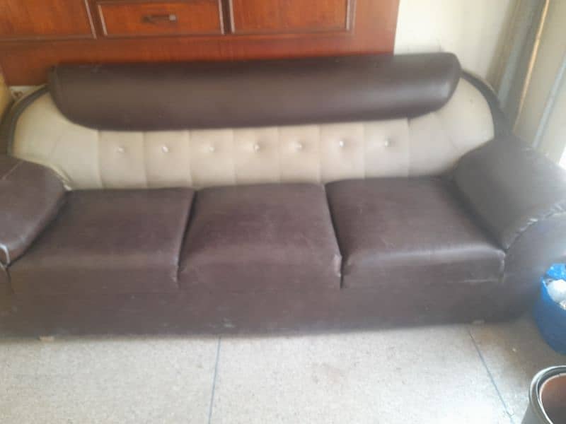 3 seetar sofa  just 1pees good condition 3