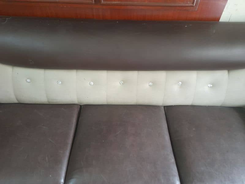 3 seetar sofa  just 1pees good condition 5
