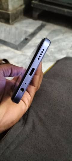 vivo y17s just one month used box and charge available