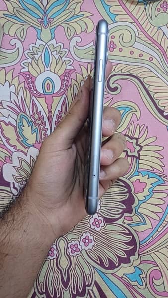 IPHONE 11 Non-PTA(JV) 64GB with 2 Months Sim time 9