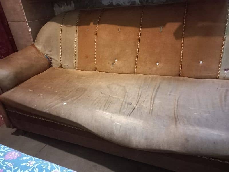 3 Sitter Sofa (Condition 10/7) 0