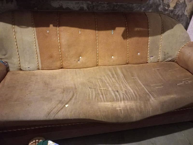 3 Sitter Sofa (Condition 10/7) 1
