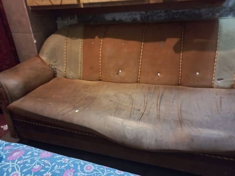 3 Sitter Sofa (Condition 10/7) 2
