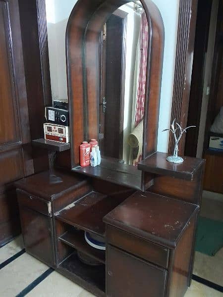 dressing table 4