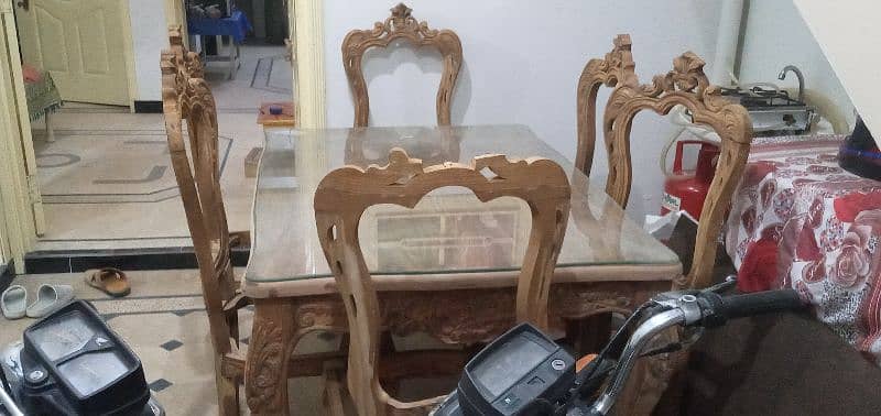 Chinoti Dining Table with 6 chairs 5